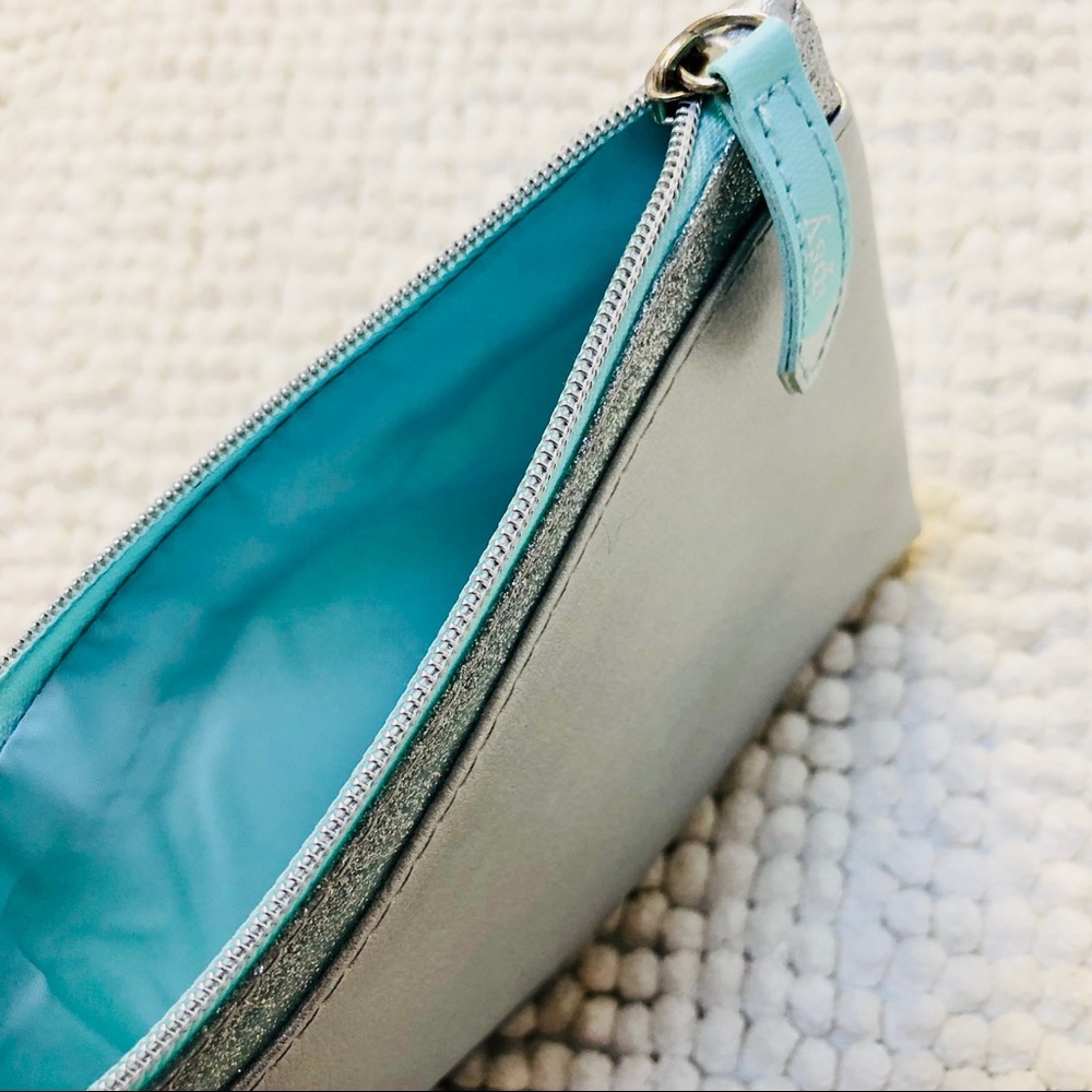 [ipsy] Silver Makeup Bag w/ Glitter Silver Trim